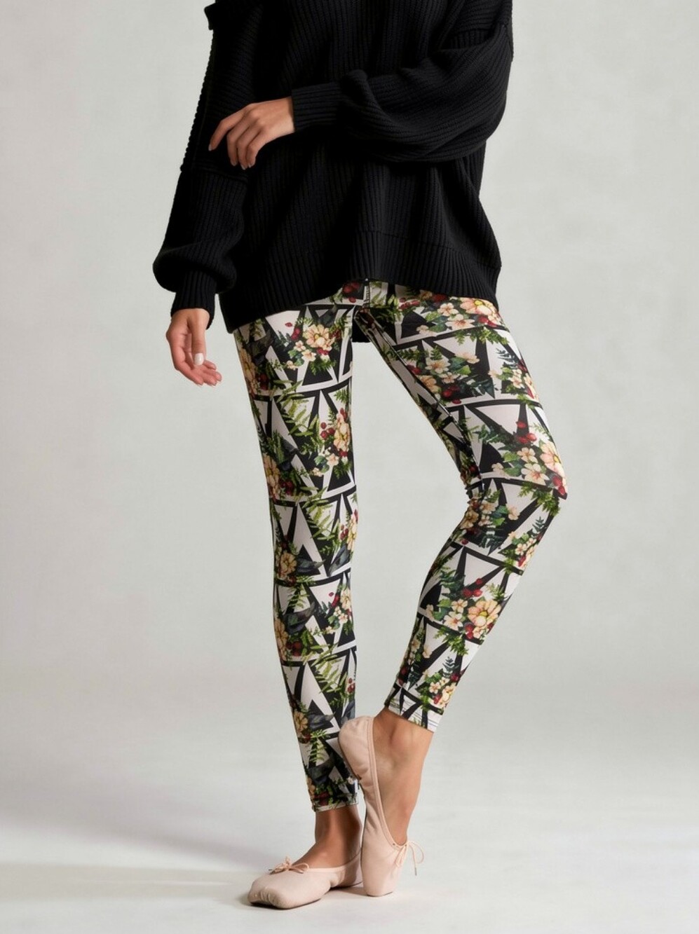 NWT Aztec Print "New Mix" White Floral Triangle Leggings Size XS/Small